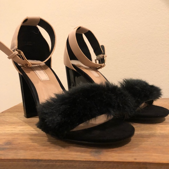Faux fur sandal heels - Picture 3 of 6